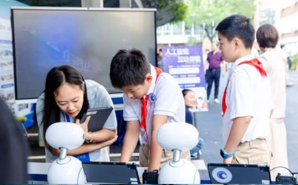 让前沿观点碰撞将为整个学术季的系列研讨拉开精彩前奏 让前沿观点碰撞将为整个学术季的系列研讨拉开精彩前奏